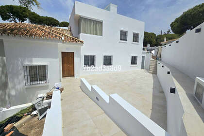 Cluster house for sale in Elviria, Marbella, Málaga. 