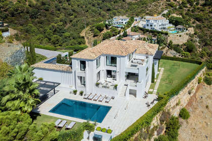 Cluster house for sale in Benahavís, Málaga. 