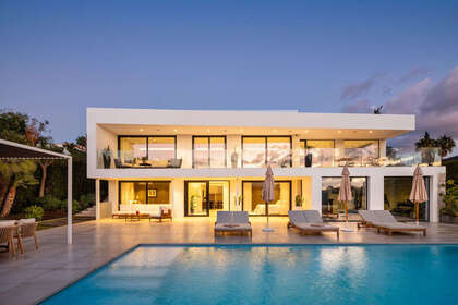 Cluster house for sale in Nueva andalucia, Málaga. 