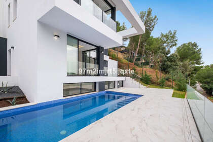 Cluster house for sale in Pinares de San AntÓn, Málaga. 