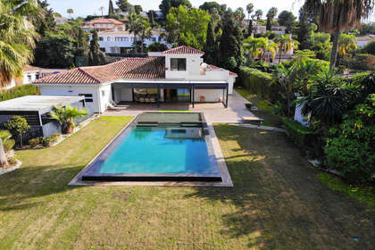 Cluster house for sale in El Paraiso, Estepona, Málaga. 