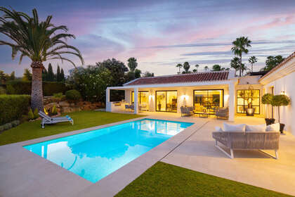 Cluster house for sale in Nueva andalucia, Málaga. 