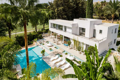 Cluster house for sale in Nueva andalucia, Málaga. 