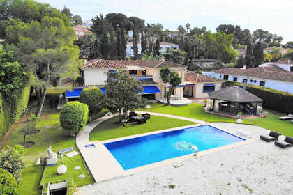 Cluster house for sale in El Paraiso, Estepona, Málaga. 