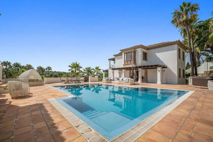 Cluster house for sale in Benahavís, Málaga. 