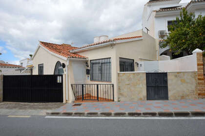 Cluster house for sale in Los Boliches, Fuengirola, Málaga. 