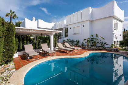 Cluster house for sale in Las Chapas, Málaga. 