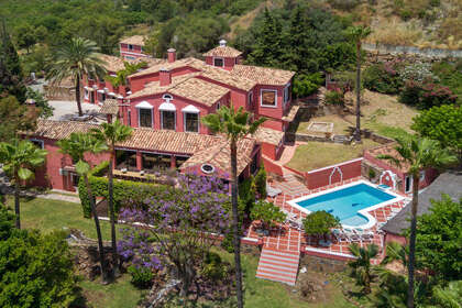 Cluster house for sale in Benahavís, Málaga. 