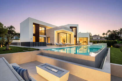 Cluster house for sale in Nueva andalucia, Málaga. 