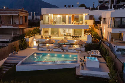 Cluster house for sale in Nueva andalucia, Málaga. 