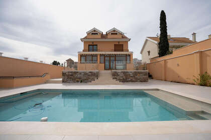 Cluster house for sale in Benalmádena, Málaga. 