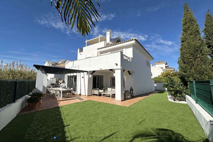 Cluster house for sale in Nueva andalucia, Málaga. 