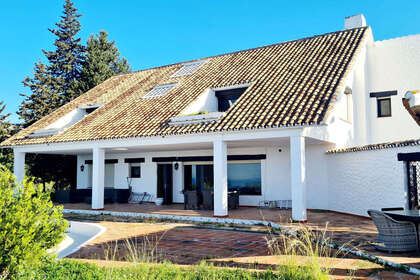 Cluster house for sale in Las Chapas, Málaga. 
