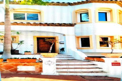 House for sale in Puerto Banús, Málaga. 