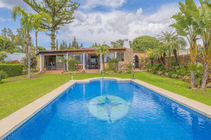 Cluster house for sale in Las Chapas, Málaga. 