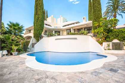 Cluster house for sale in Nueva andalucia, Málaga. 