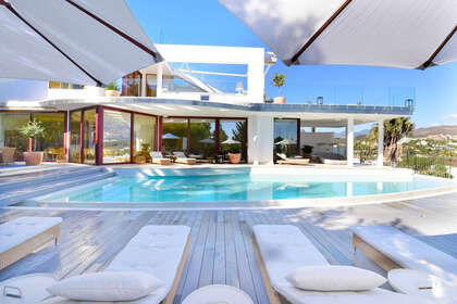Cluster house for sale in Nueva andalucia, Málaga. 
