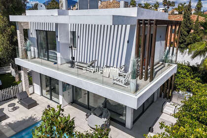 Cluster house for sale in Estepona, Málaga. 