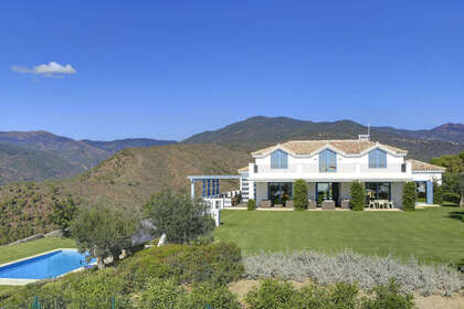 Cluster house for sale in Benahavís, Málaga. 