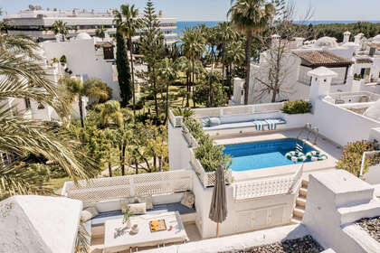 Apartment for sale in Puerto Banús, Marbella, Málaga. 