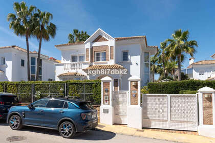 Cluster house for sale in Estepona, Málaga. 