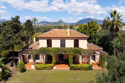 Cluster house for sale in Estepona, Málaga. 