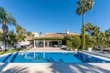 Cluster house for sale in Nueva andalucia, Málaga. 