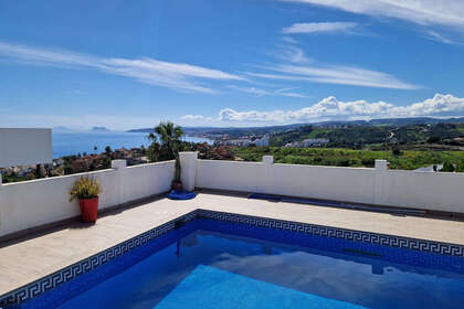 Cluster house for sale in Estepona, Málaga. 