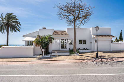Cluster house for sale in Nueva andalucia, Málaga. 