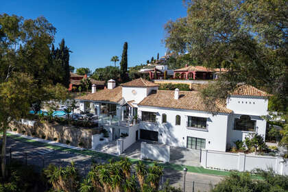 Cluster house for sale in Benahavís, Málaga. 