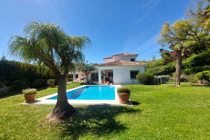 Cluster house for sale in Benahavís, Málaga. 