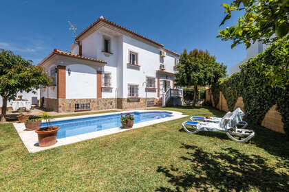 Cluster house for sale in Torrequebrada, Benalmádena, Málaga. 