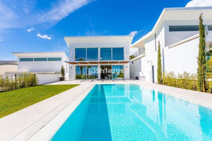 Cluster house for sale in Benalmádena, Málaga. 