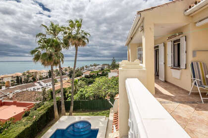 Cluster house for sale in Estepona, Málaga. 