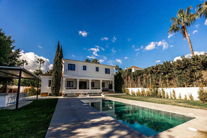Cluster house for sale in Nueva andalucia, Málaga. 