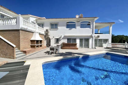 Cluster house for sale in Benalmádena, Málaga. 