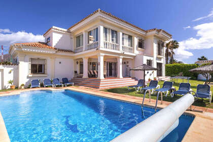 Cluster house for sale in Estepona, Málaga. 