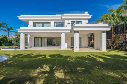 Cluster house for sale in Puerto Banús, Marbella, Málaga. 