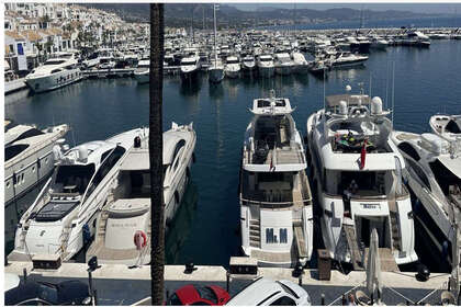 Apartment for sale in Puerto Banús, Málaga. 