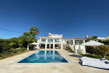 Cluster house for sale in Estepona, Málaga. 