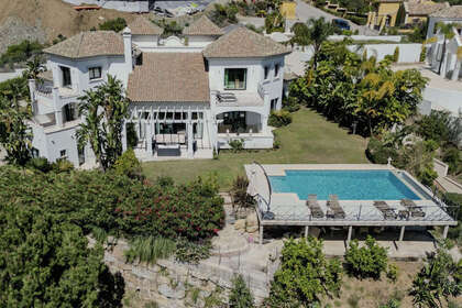 Cluster house for sale in Benahavís, Málaga. 
