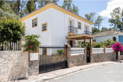 Cluster house for sale in San Pedro de Alcántara, Marbella, Málaga. 