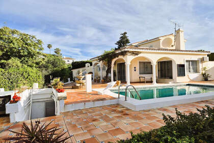 Cluster house for sale in Calahonda, Mijas, Málaga. 