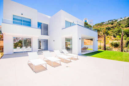 Cluster house for sale in Ojén, Málaga. 