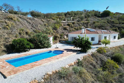 Cluster house for sale in Arenas, Málaga. 