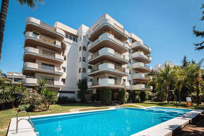 Apartment for sale in Nueva andalucia, Málaga. 