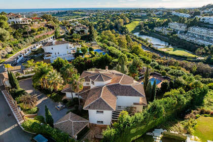 Cluster house for sale in Nueva andalucia, Málaga. 