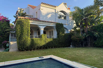 Rijtjeshuizen verkoop in Puerto Banús, Málaga. 