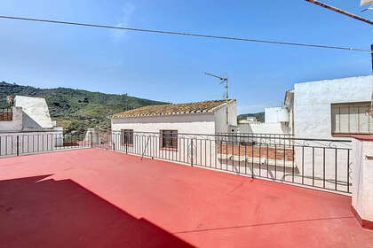 Huizen verkoop in Arenas, Málaga. 