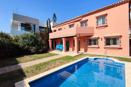 Rijtjeshuizen verkoop in Puerto Banús, Marbella, Málaga. 